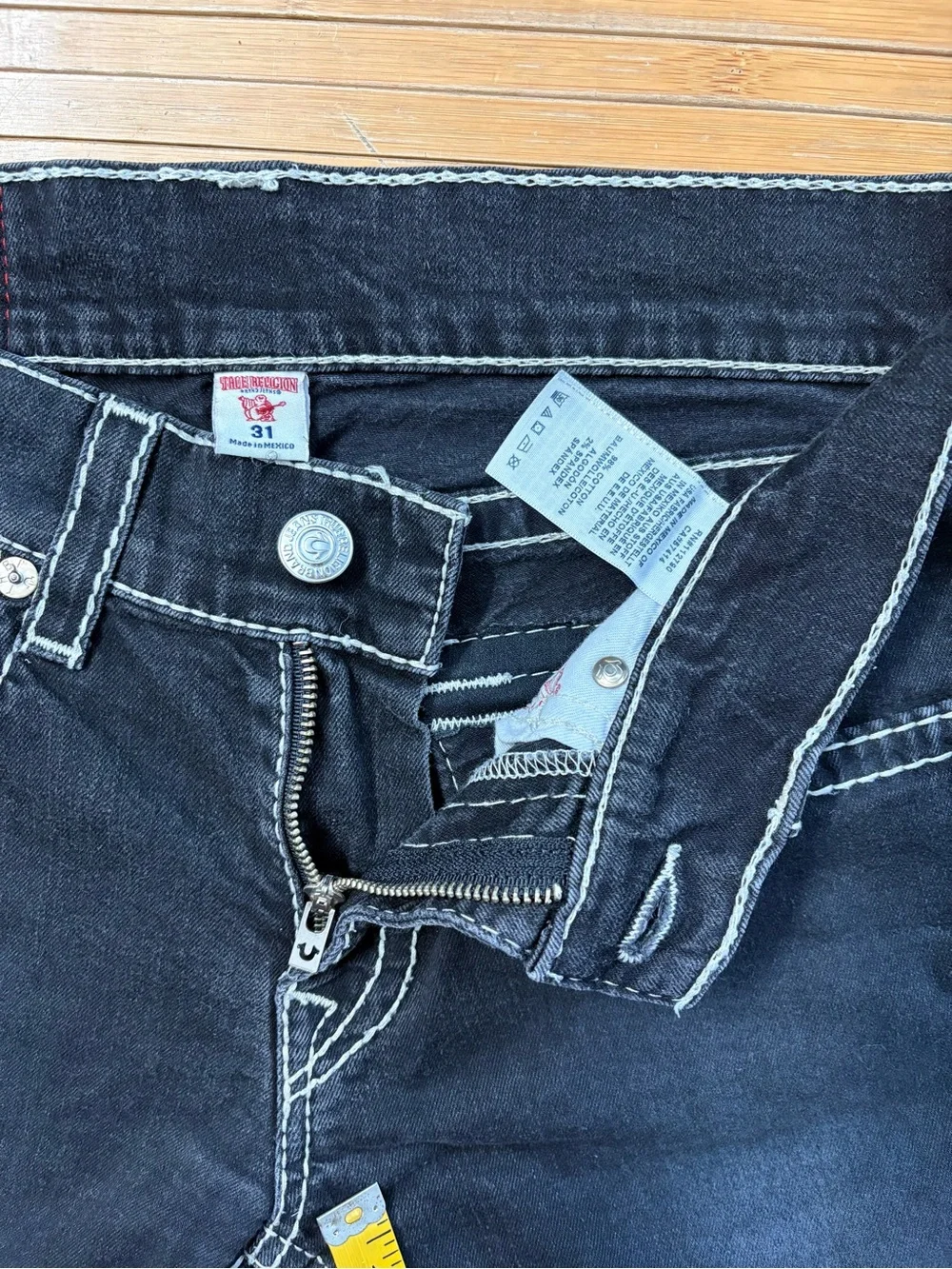 True Religion Women's Black Straight Leg Jeans with Contrast White Stitching - Picture 8 of 8